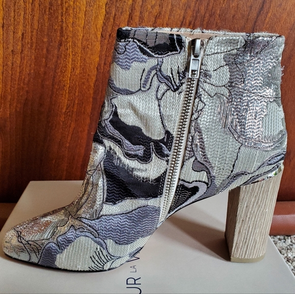 NIB POUR LA VICTOIRE Rickie Brocade Steel Grey High Heel Ankle Boots sz 10 - Picture 9 of 16